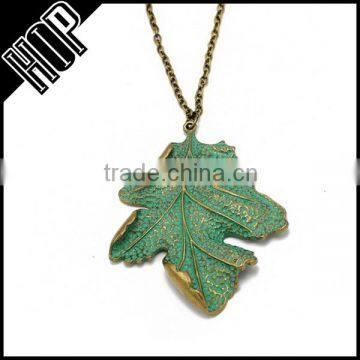 Best selling old fashion vintage zinc alloy metal leaf pendant