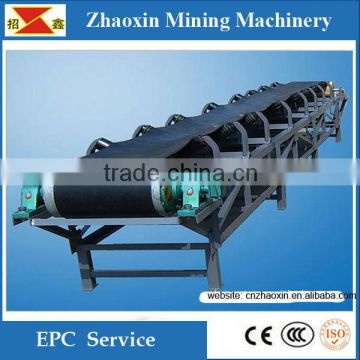 Belt conveyor for conveying ore