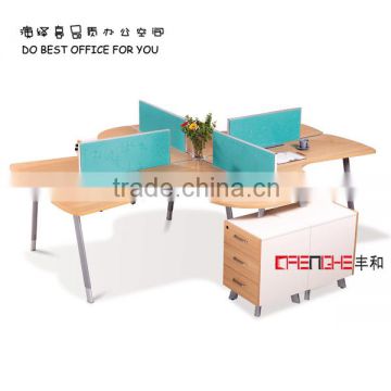 4 People Workstation with Table Top Partition
