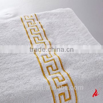 hot selling embroidery bath towel with low price