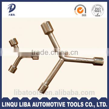 China Manufacturer Safety Quality 3 Ways Socket Wrench for Cars