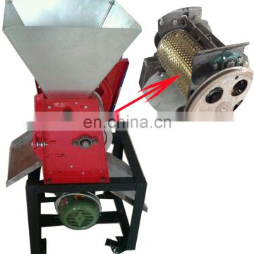 Hot selling and multifunctional coffee bean skin removing machine can be driven by a diesel or a motor.