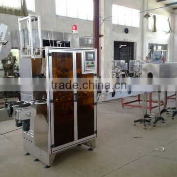 Mineral water bottle sleeve trap labeling machine