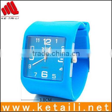 Factory sale silicone sport watch , cheaper price promotional silicon watch with OEM logo