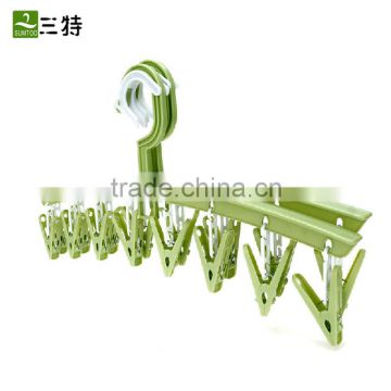 Detachable clip hangers plastic