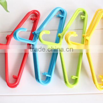 PH-106multi colorful plastic adult hanger/clothes hanger