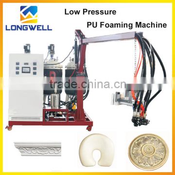 Low pressure polyurethane injection machine