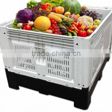 Large foldable plastic container for fruit and vegetables