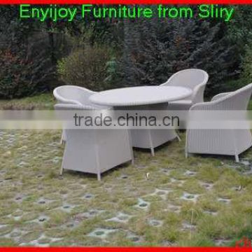 outdoor rattan table