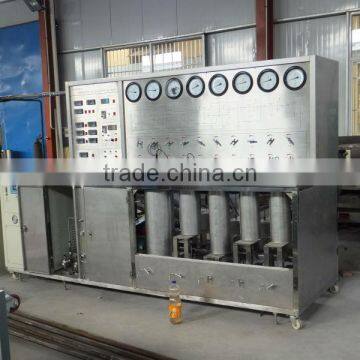 Supercritical CO2 extraction device for extracting foodstuff industry in China