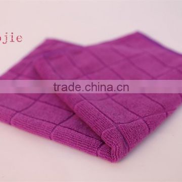 Nonwoven microfiber cleaning towel
