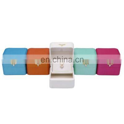 Newest Fashion Colorful Pu Leather White Velvet Led Ring Pendant Box