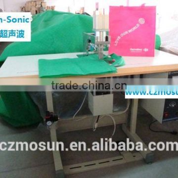 Ultrasonic welding machine for handle of non-woven shopping bag