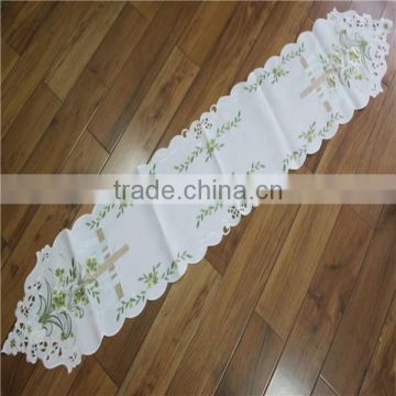 emberoidered flower table runners