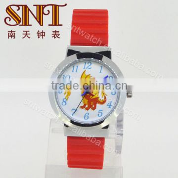 Stylish dial quartz watch with silicone expansion strap