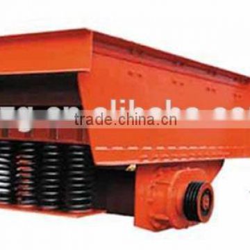 Eccentric Vibrating Feeder Machine For Feeding The Materials To The Crusher In The Production Line
