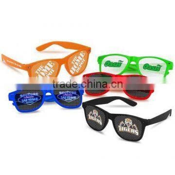 2015 advertising hot UV 400 pinhole sun glass with FDA CE made in China