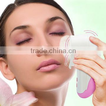 Deep cleansing beauty device for facial skin scrubber
