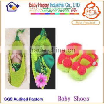 baby knitted shoes and hat combination