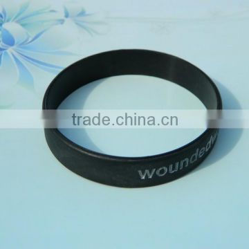 Cheap custom engrave logo fitness sports silicone bracelet wristband