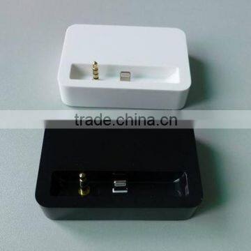 Hot sell Docking Station, base charger for iPhone with audio output