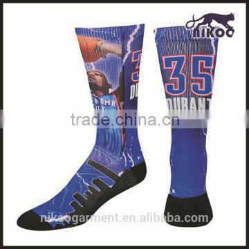 Cheap new design world up cotton football socks for men