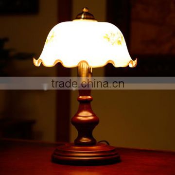 antique wooden table lamp ., British style .wooden tale lamp .hand craft table lamp