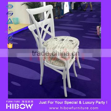Top quality cross back white wedding chairs for sale