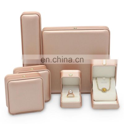 Hot selling custom logo leather convex edge jewelry box bracelet box