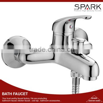 Single handle hot and cold bathtub brass faucet