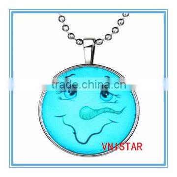 Vnistar wholesale Latest Christmas jewelry Luminous necklace kindly snowman pendent for party VN024