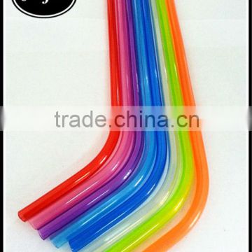 curved drinking straws