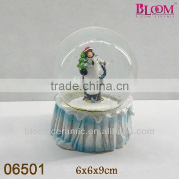 2014 High quality penguin water globe