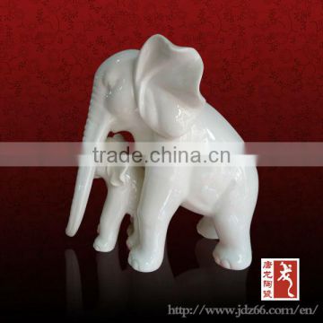 Jingdezhen elephant ceramic animal sculpture with mother and son have a great rapport meaning