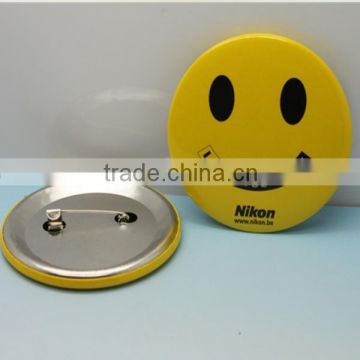 Smile tin badge for promotion