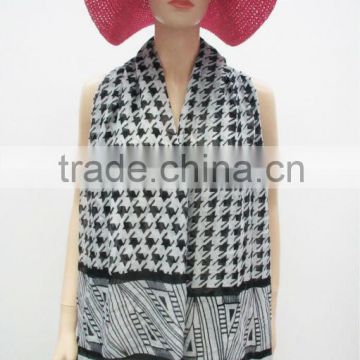 Houndstooth pattern scarf,Black and white plaid scarf,Fashion accessories