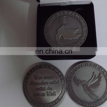 factory sale 2015 custom make antique silver metal souvenit dove of peace double side coin with velvet gift box