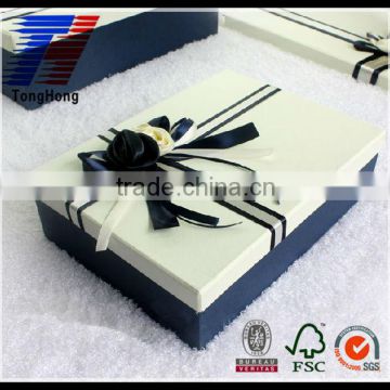 Good quality exquisite gift paper box with lid and ribbon for sale