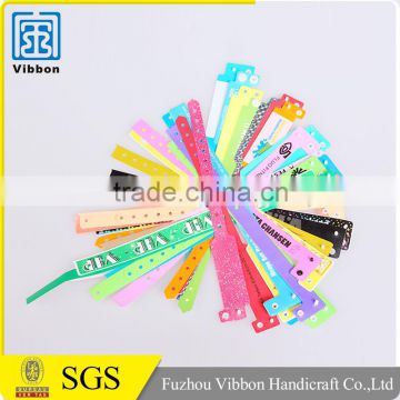 New design professional made hot sale removable tabs vinyl wristband