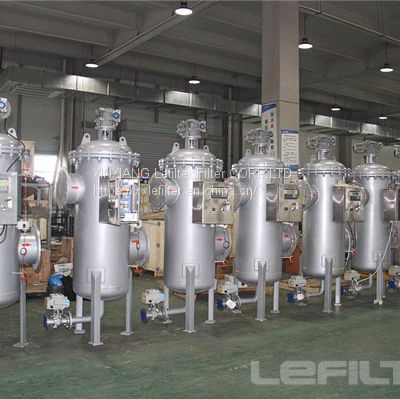 Self-cleaning water filter housing for water treatment
