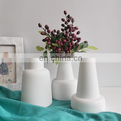 Wholesale Luxury Nordic Ceramic Vase White Seramik Vazo Handmade Cone Ceramic Vase For Wedding Decorations Home Decor