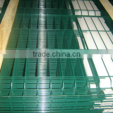 Reinforced wire mesh panel