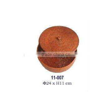 Round rattan box