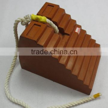 KW102 Reflective rubber tire chock for tyre stopping