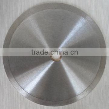 Circular saw blade for cutting ceramic