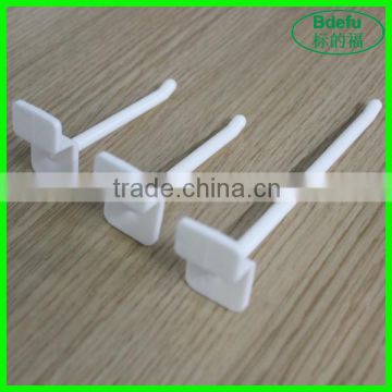 Single Hook Slatwall Plastic Hook for Cardboard with Slot Board