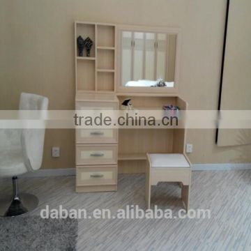 Modern dressing table with mirrors designs