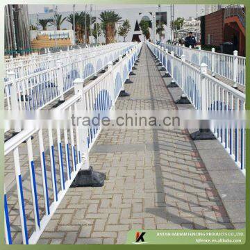 Crowd control barrier fence