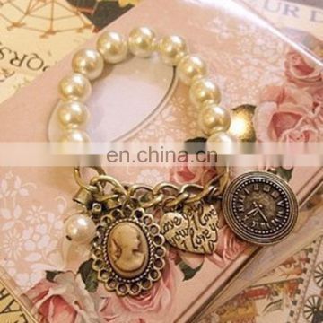 Elegant pearl metal bracelet for women