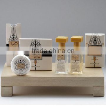 Customized packaging box disposable hotel amenities with plastic bottles